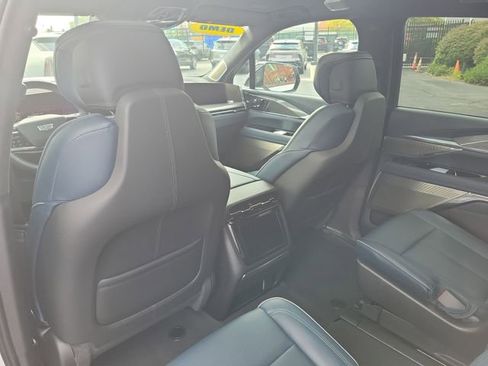 New 2025 Cadillac Escalade IQ Luxury 2 AWD/4WD image 24