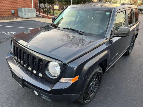 Used 2015 Jeep Patriot Sport image 2
