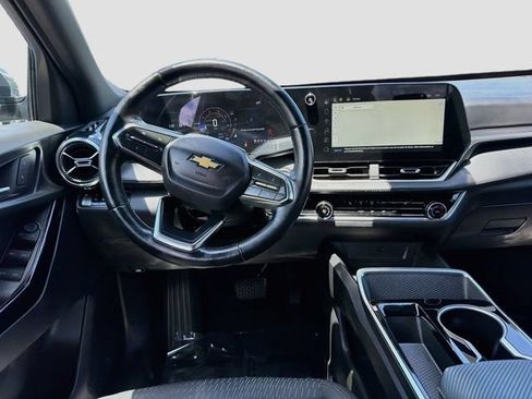 Used 2025 Chevrolet Equinox LT w/ Safety and Technology Package FWD image 22