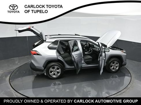 Used 2022 Toyota RAV4 XLE AWD/4WD image 36