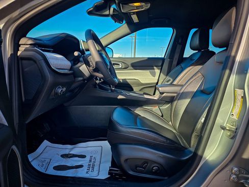 Certified 2024 Jeep Compass Latitude image 11