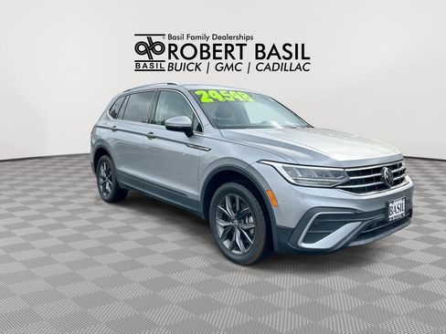 Used 2022 Volkswagen Tiguan SE AWD/4WD image 2