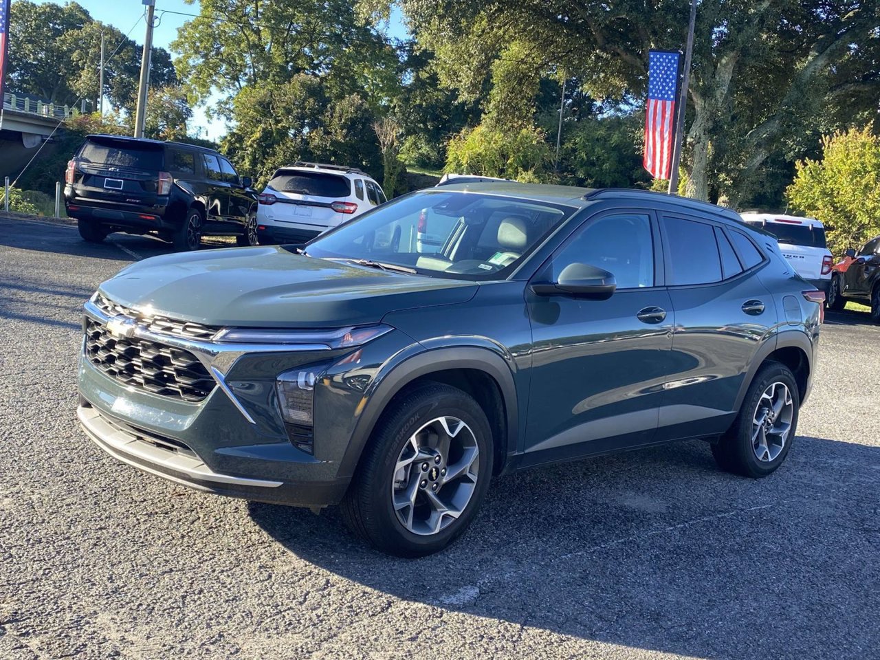 Used 2025 Chevrolet Trax LT FWD image 3