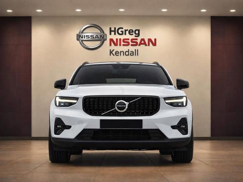 Used 2026 Volvo XC40 B5 Plus AWD/4WD image 5
