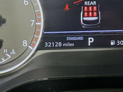 Used 2025 Nissan Pathfinder SV image 19