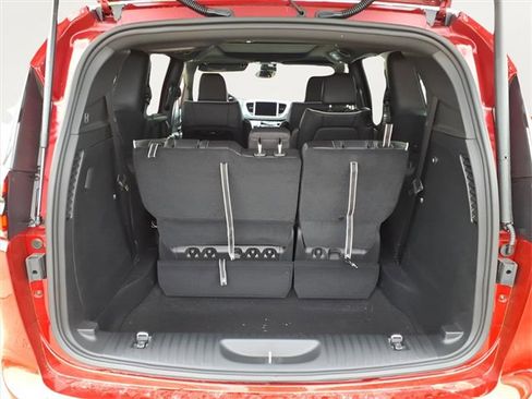 New 2026 Chrysler Pacifica Limited image 6