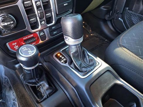 Used 2025 Jeep Gladiator Mojave AWD/4WD image 14
