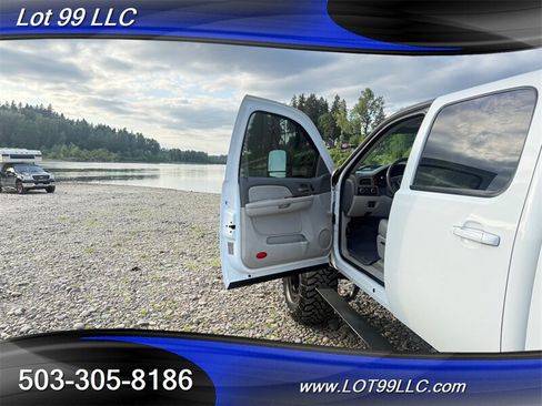 Used 2009 GMC Sierra 2500 SLT w/ Entertainment Package AWD/4WD image 32