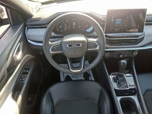 Used 2024 Jeep Compass Latitude image 11