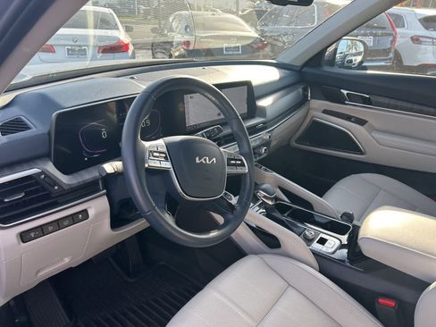 Used 2024 Kia Telluride EX w/ EX Captain's Chair Package image 20