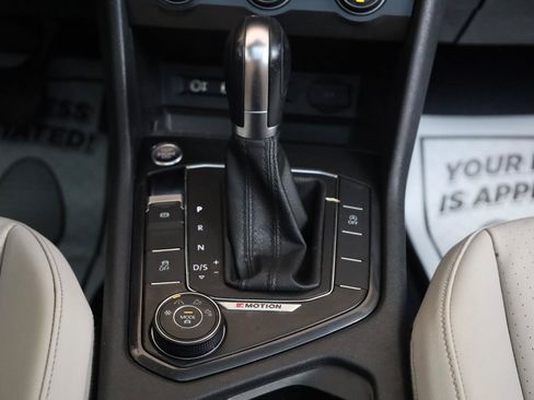 Used 2018 Volkswagen Tiguan SEL AWD/4WD image 38