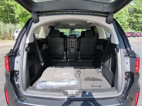 New 2026 Honda Odyssey Touring image 11