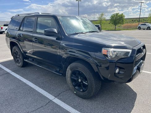 Used 2017 Toyota 4Runner SR5 image 2