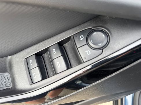 Used 2025 Chevrolet Equinox LT w/ Convenience Package II FWD image 21