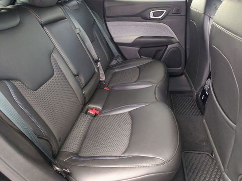 Used 2025 Jeep Compass Latitude w/ Sun & Sound Group AWD/4WD image 24