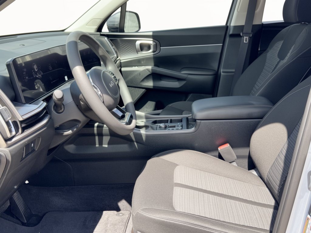 Used 2025 Kia Sorento LX FWD image 5