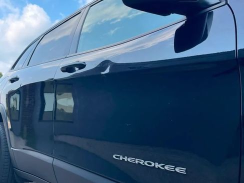Used 2020 Jeep Cherokee Latitude FWD image 9