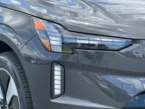 New 2025 Volvo EX90 Plus image 3