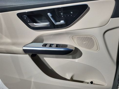 Used 2025 Mercedes-Benz GLC 300 4MATIC image 15