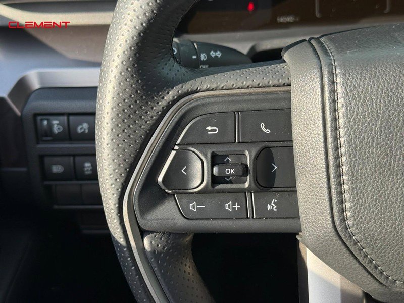 Used 2025 Toyota 4Runner SR5 AWD/4WD image 23