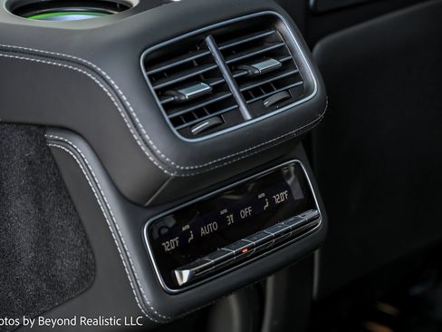 Used 2023 Mercedes-Benz Maybach GLS 600 4MATIC image 32