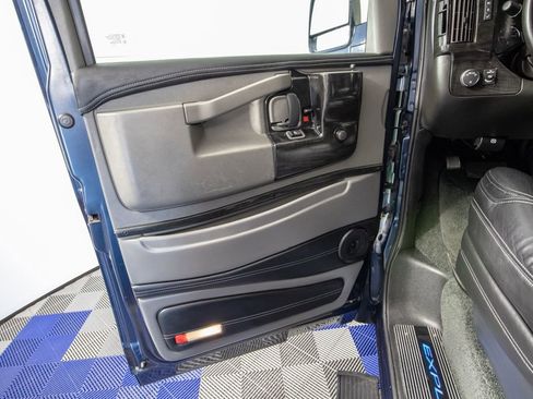 Used 2023 Chevrolet Express 2500 RWD image 11