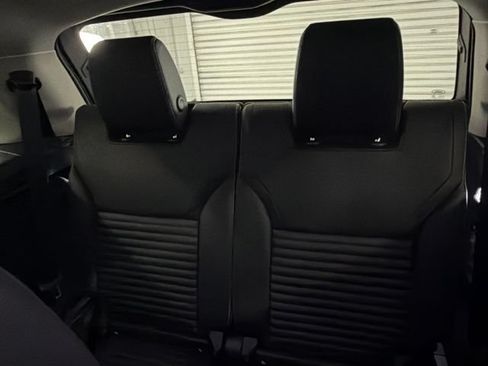 Used 2024 Land Rover Discovery S AWD/4WD image 14