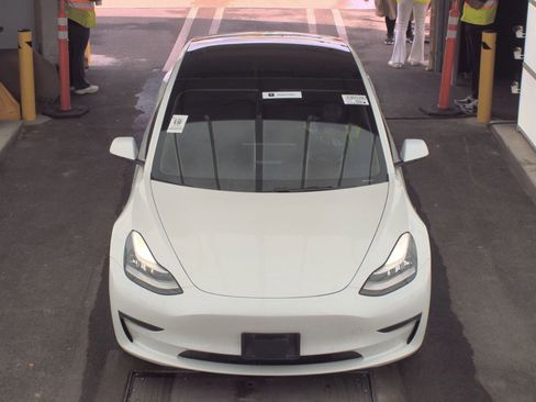 Used 2020 Tesla Model 3 Long Range image 2