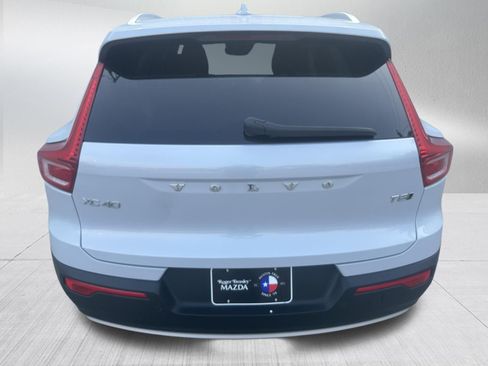Used 2022 Volvo XC40 T5 Momentum AWD/4WD image 7