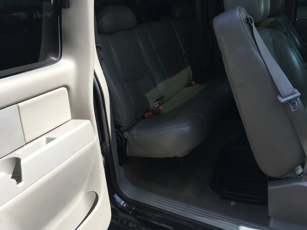 Used 2006 GMC Sierra 1500 SLT w/ Vortecmax Performance Pack AWD/4WD image 8