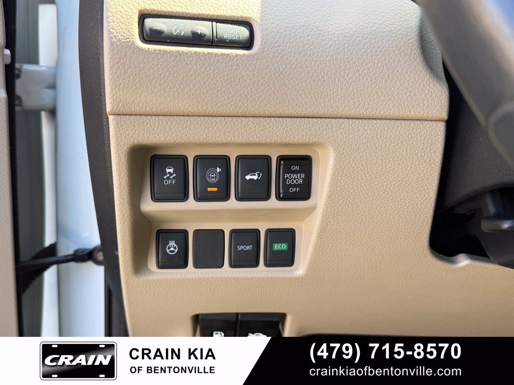 Used 2017 Nissan Rogue SV w/ SV Premium Package FWD image 12