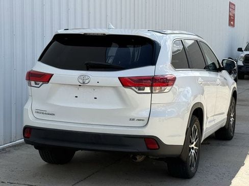 Used 2017 Toyota Highlander SE w/ Carpet Mat Package image 4