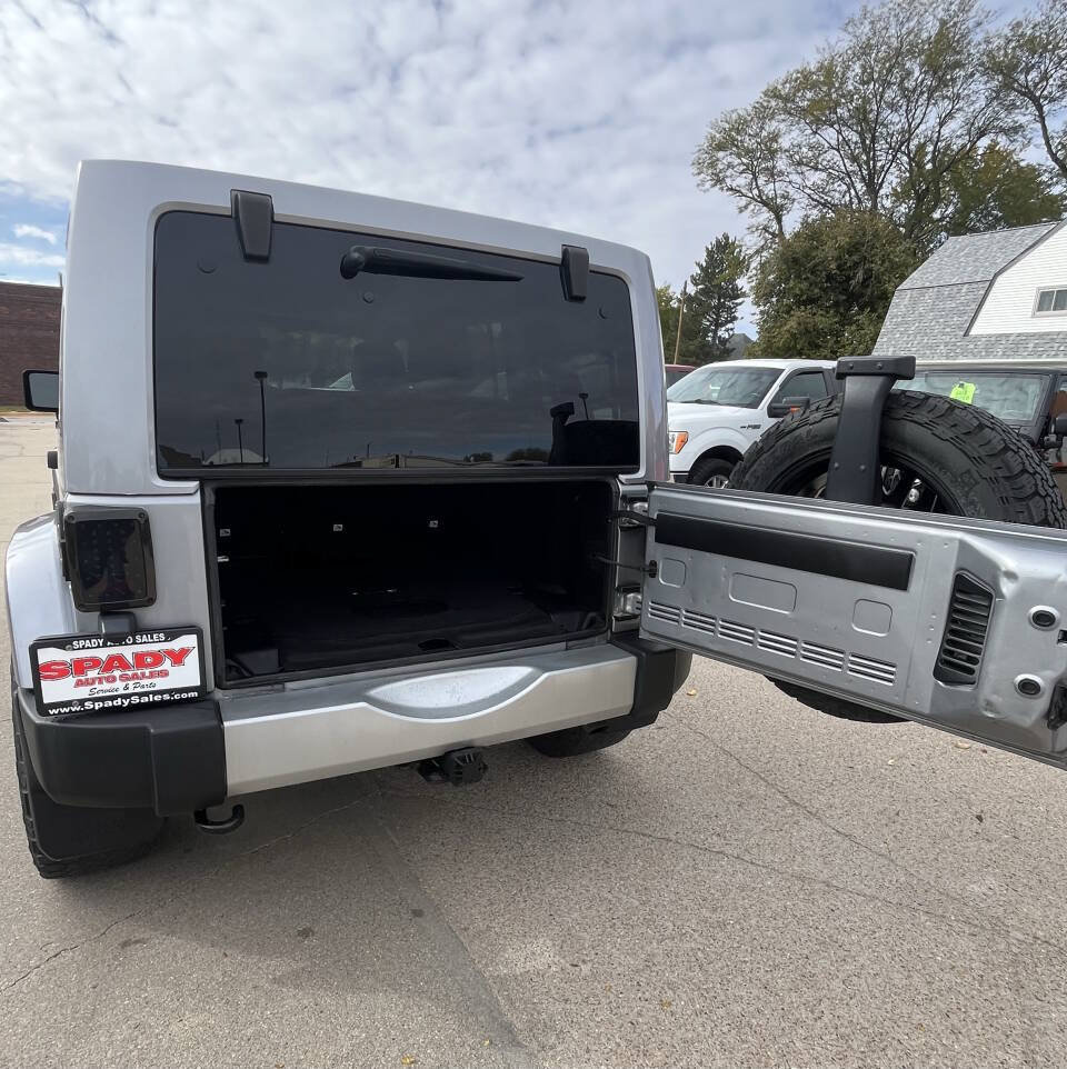 Used 2015 Jeep Wrangler Unlimited Sahara w/ Dual Top Group AWD/4WD image 26