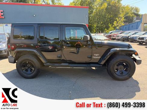 Used 2013 Jeep Wrangler Unlimited Sahara w/ Connectivity Group image 8