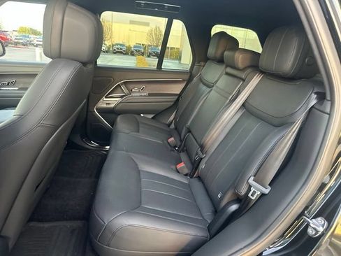 Used 2025 Land Rover Range Rover SE AWD/4WD image 10