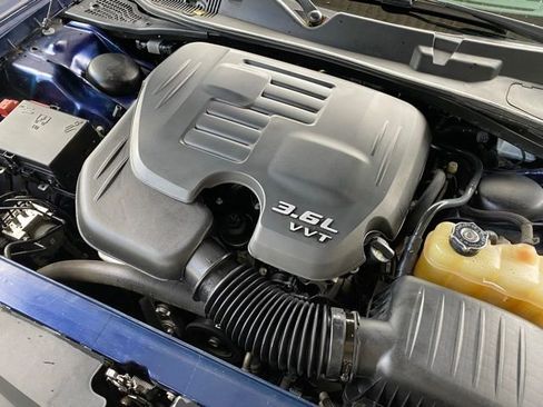 Used 2016 Dodge Challenger SXT image 13