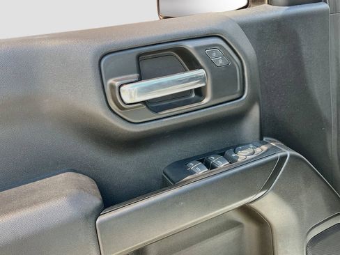 Used 2019 Chevrolet Silverado 1500 Custom w/ Custom Value Package RWD image 17