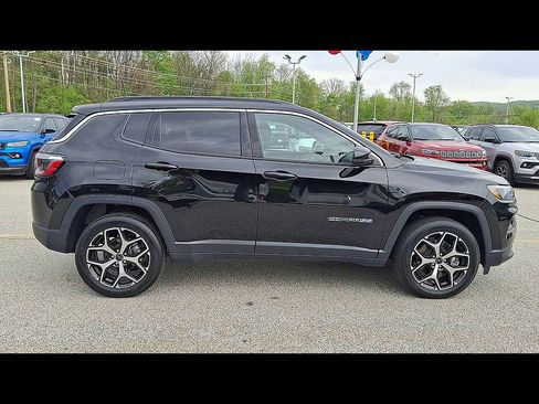 Certified 2025 Jeep Compass Limited AWD/4WD image 9