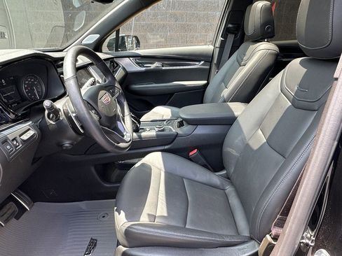 Used 2025 Cadillac XT6 Sport w/ Technology Package image 7