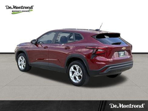 Used 2024 Chevrolet Trax LS w/ LS Convenience Package FWD image 7