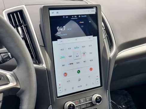 Used 2024 Ford Edge Titanium image 20