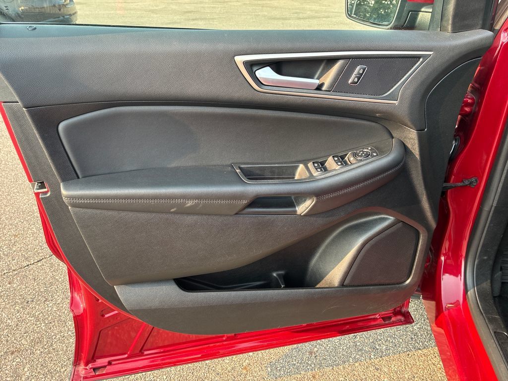 Used 2024 Ford Edge SEL AWD/4WD image 10