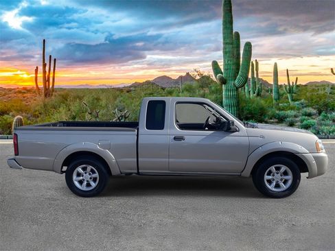 Used 2004 Nissan Frontier XE w/ (VTP) Value Truck Pkg image 2
