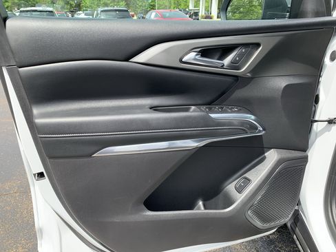 Used 2025 Chevrolet Traverse LT FWD image 18