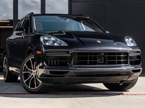Certified 2021 Porsche Cayenne Turbo S AWD/4WD image 6