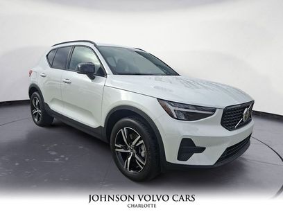 New 2026 Volvo XC40 B5 Core w/ Climate Package