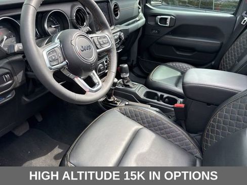 Used 2023 Jeep Wrangler Unlimited Sahara AWD/4WD image 4