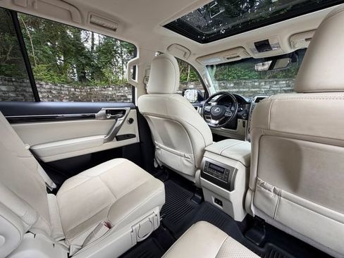 Used 2021 Lexus GX 460 Luxury w/ Sport Design Package AWD/4WD image 32