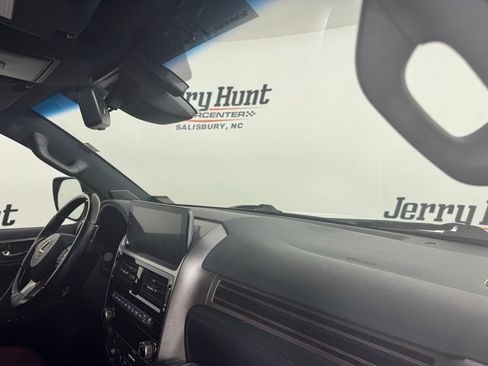 Used 2023 Lexus GX 460 Premium image 33