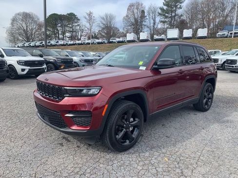 Used 2023 Jeep Grand Cherokee Altitude image 4
